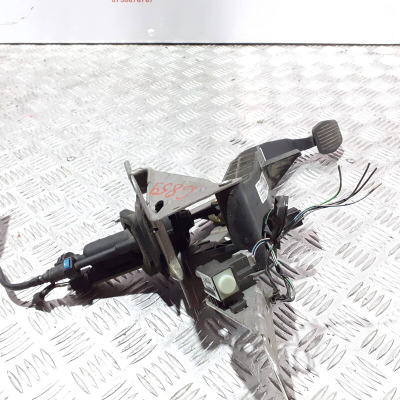Pedala ambreiaj Ford Focus II Turnier 1.6 TDCI AV61-7B633-BAB