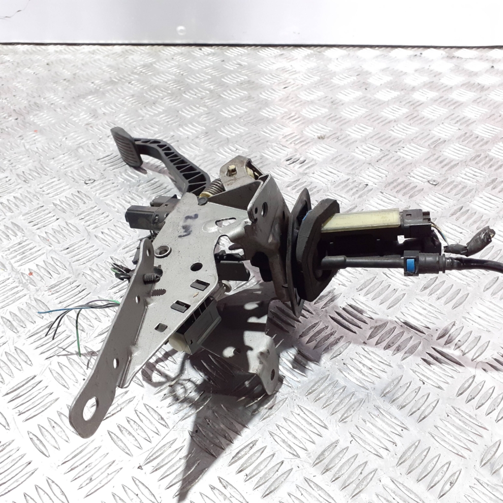 Pedala ambreiaj Ford Focus II Turnier 1.6 TDCI AV61-7B633-BAB - imagine 2