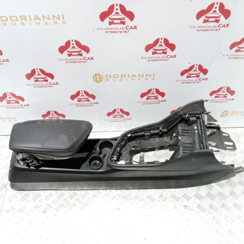 Consola centrala cotiera spate BMW Seria 2 F46 2014 - 2021