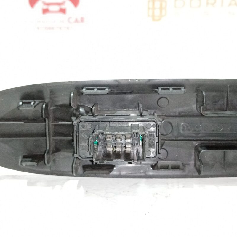 Buton comanda geam dreapta fata Citroen DS3 2009 – 2015