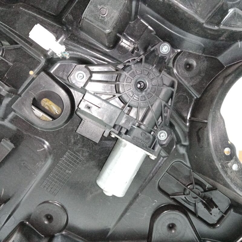 Macara geam stanga spate Mercedes X156 A W176