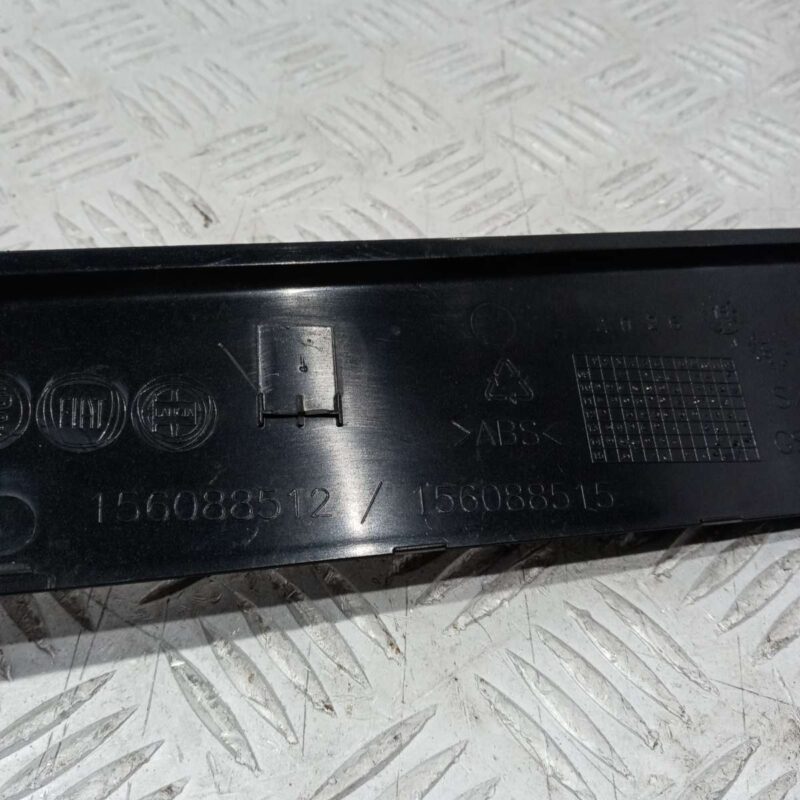 Ornament Interior Central Stanga Alfa Romeo Giulietta 2010-2020 - imagine 5