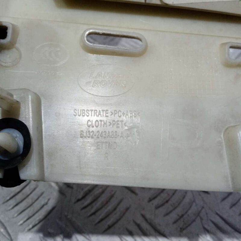 Trim / Ornament Stâlp Dreapta Land Rover Range Rover Evoque 2011-2021 - imagine 4